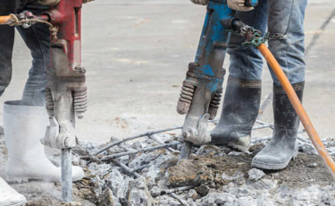 Dịch vụ Xây dựng Cầu đường Gia Phúc Phát là đơn vị uy tín hàng đầu chuyên cung cấp giải pháp khoan cắt đục phá bê tông tại phường Long Nguyên, Bến Cát Bình Dương trọn gói, an toàn và đạt tiêu chuẩn kỹ thuật khắt khe.
Dịch vụ trọng tâm: Khoan rút lõi bê tông (đường kính từ 10mm đến 500mm), cắt sàn/dầm/cột bằng dây kim cương thủy lực, đục phá móng cọc, đục nền nhà xưởng, tháo dỡ công trình cũ và gom vận chuyển xà bần.
Công nghệ nổi bật: Công nghệ cắt thủy lực không rung chấn, hệ thống dập bụi hiện đại, giảm tối đa tiếng ồn và ô nhiễm môi trường.
Cam kết dịch vụ: Có mặt sau 20 phút gọi, báo giá trọn gói không phát sinh chi phí, thi công đúng tiến độ, bảo hành kết cấu công trình.
Hotline hỗ trợ 24/7: 0937.177.287 - 0988.965.731