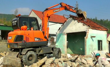 Với mức kinh phí đầu tư lớn hiện nay dịch vụ cho thuê xe cơ giới Sáu Quân tại Tân Uyên, Bình Dương có thể đáp ứng mọi yêu cầu của các công trình từ đơn giản đến phức tạp với dàn xe “xịn xò” gồm:
- Hơn 20 máy cuốc, máy múc với dung tích gầu từ 0,15m3 đến 1,2m3 đến từ các hãng xe nổi tiếng như CAT, KOMATSU, HITACHI,… có thể làm linh hoạt trong nhiều công trình khác nhau. 